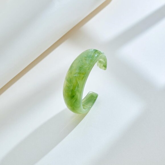 Bold Tortoiseshell Inspired Green Acrylic Cuff Bracelet - Lightweight Accessory - Picture 4 of 7
